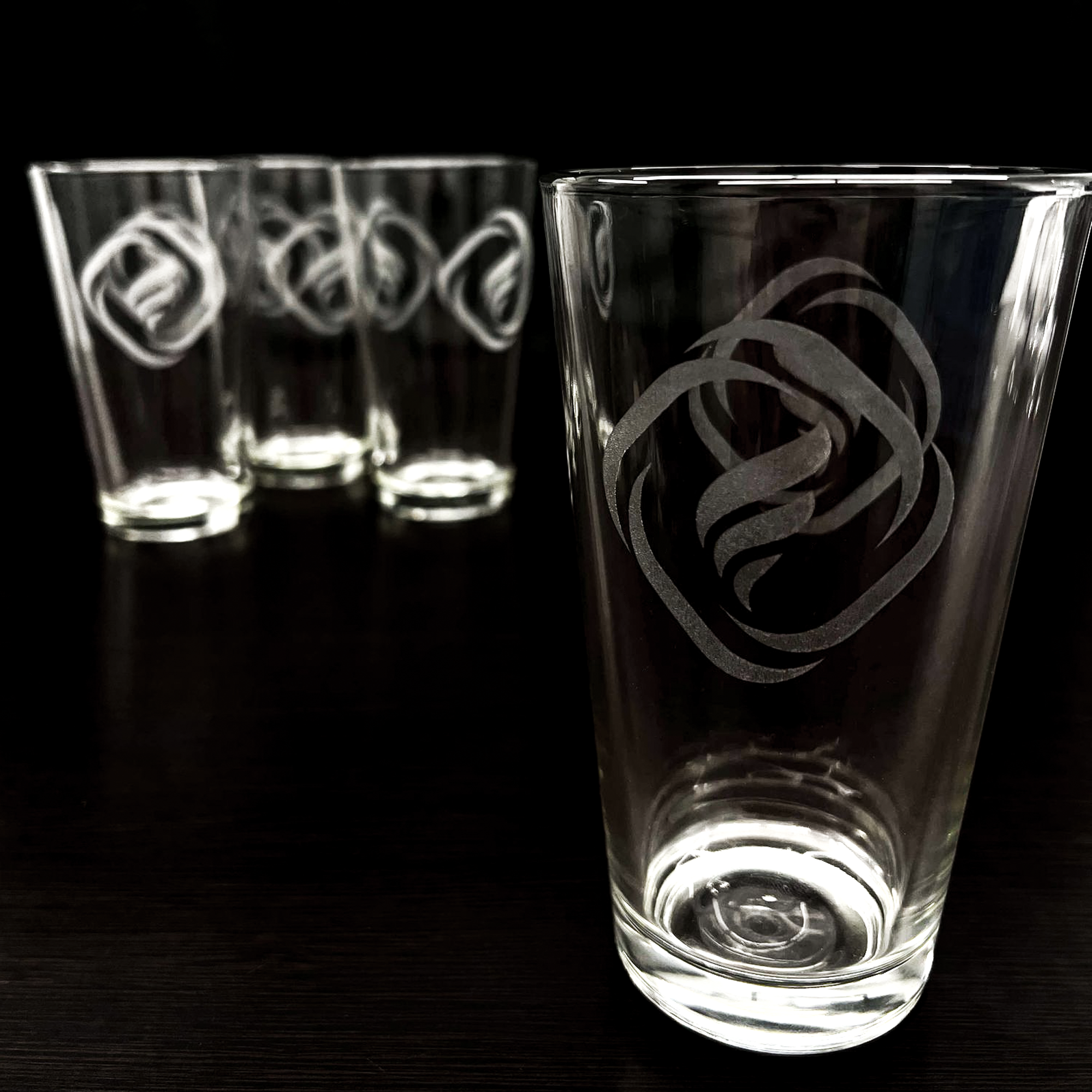 The Pint Glass (SET of 4)