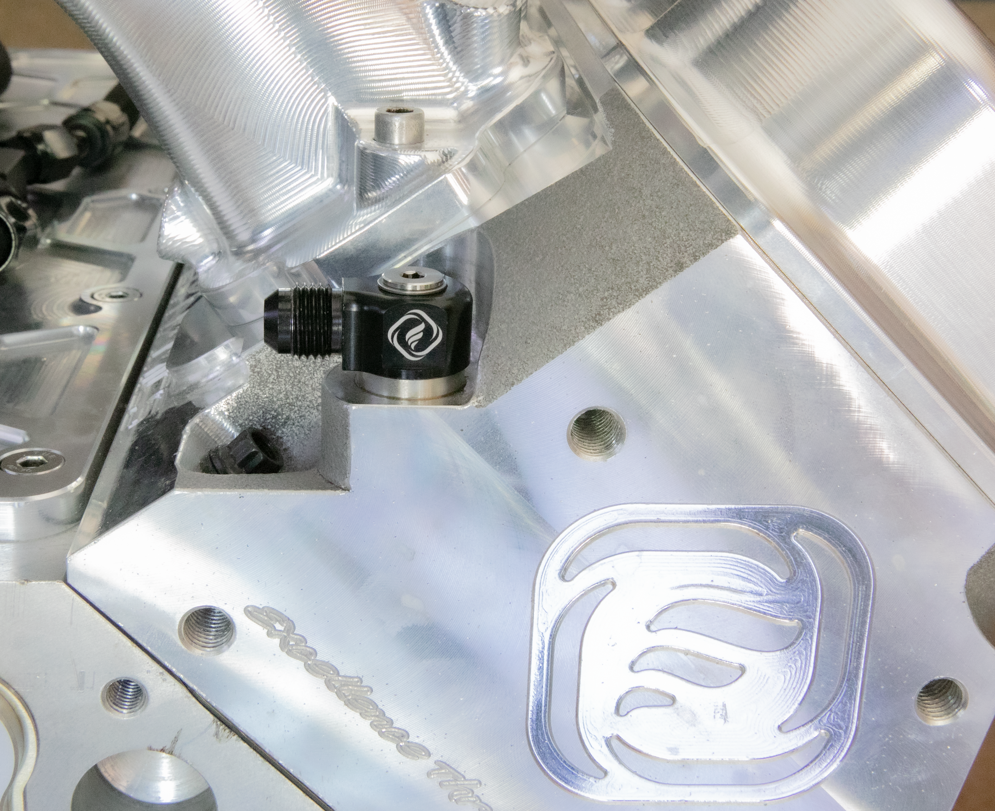 F-Series -6ORB to -6AN 90 Degree Swivel Fitting